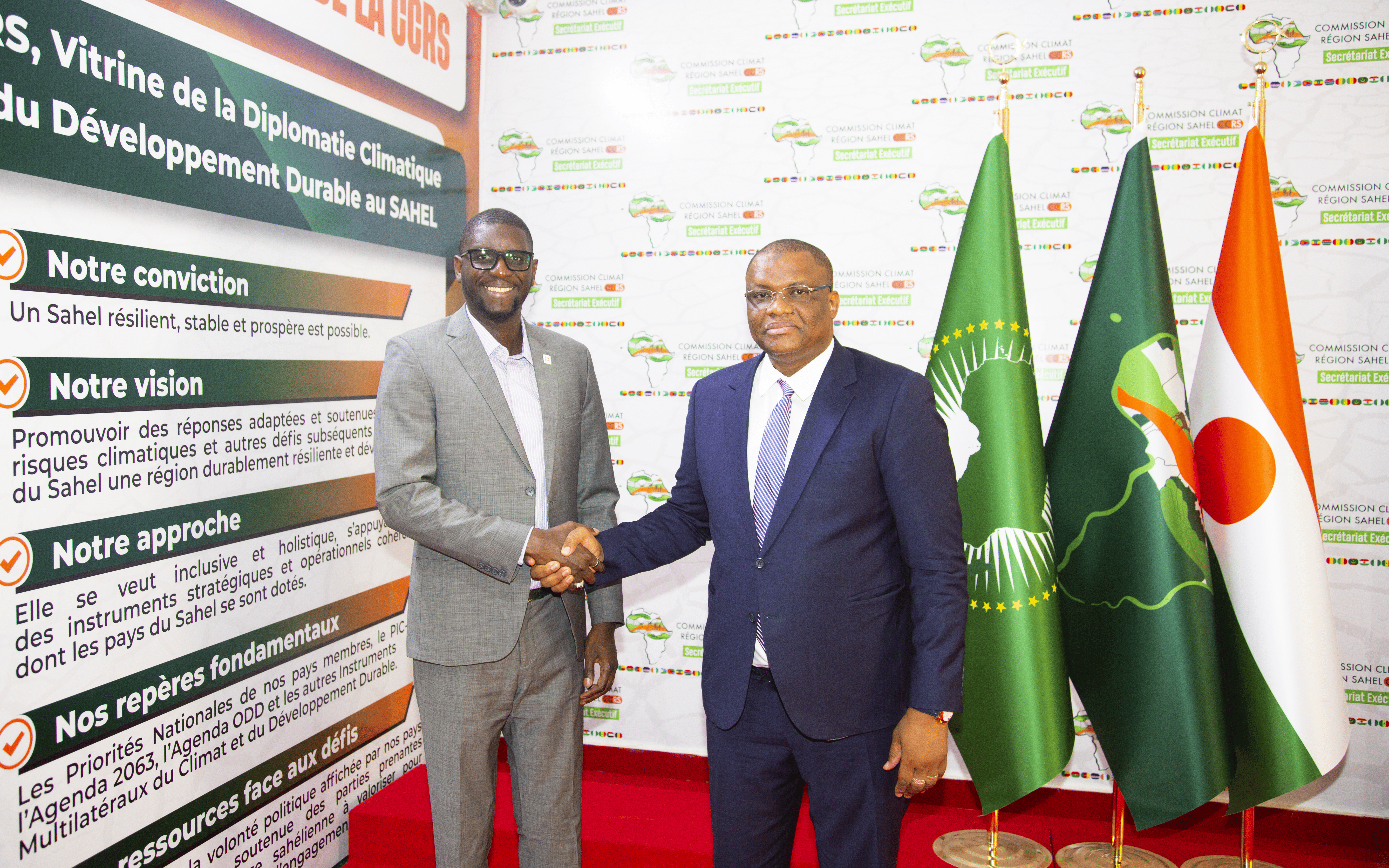 Le Secrétaire Exécutif de la CCRS s’entretient avec le Chef de Délégation de l’IFRC pour la Côte d’Ivoire, le Burkina Faso, le Mali et le Niger